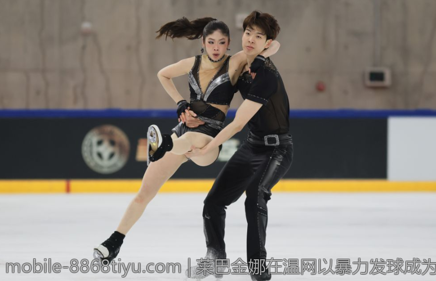 莱巴金娜在温网以暴力发球成为焦点赛事选手